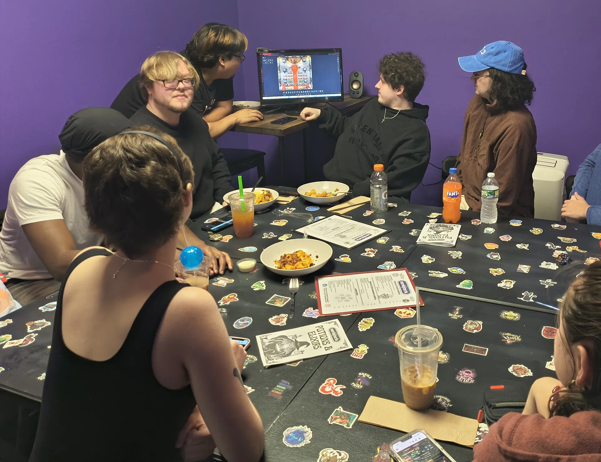 Group session in a private room at Nerdateria